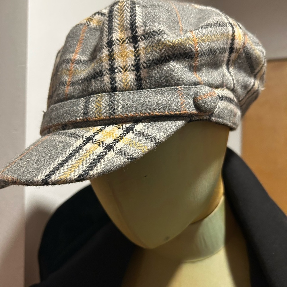 Stylish Gray Plaid Cap
